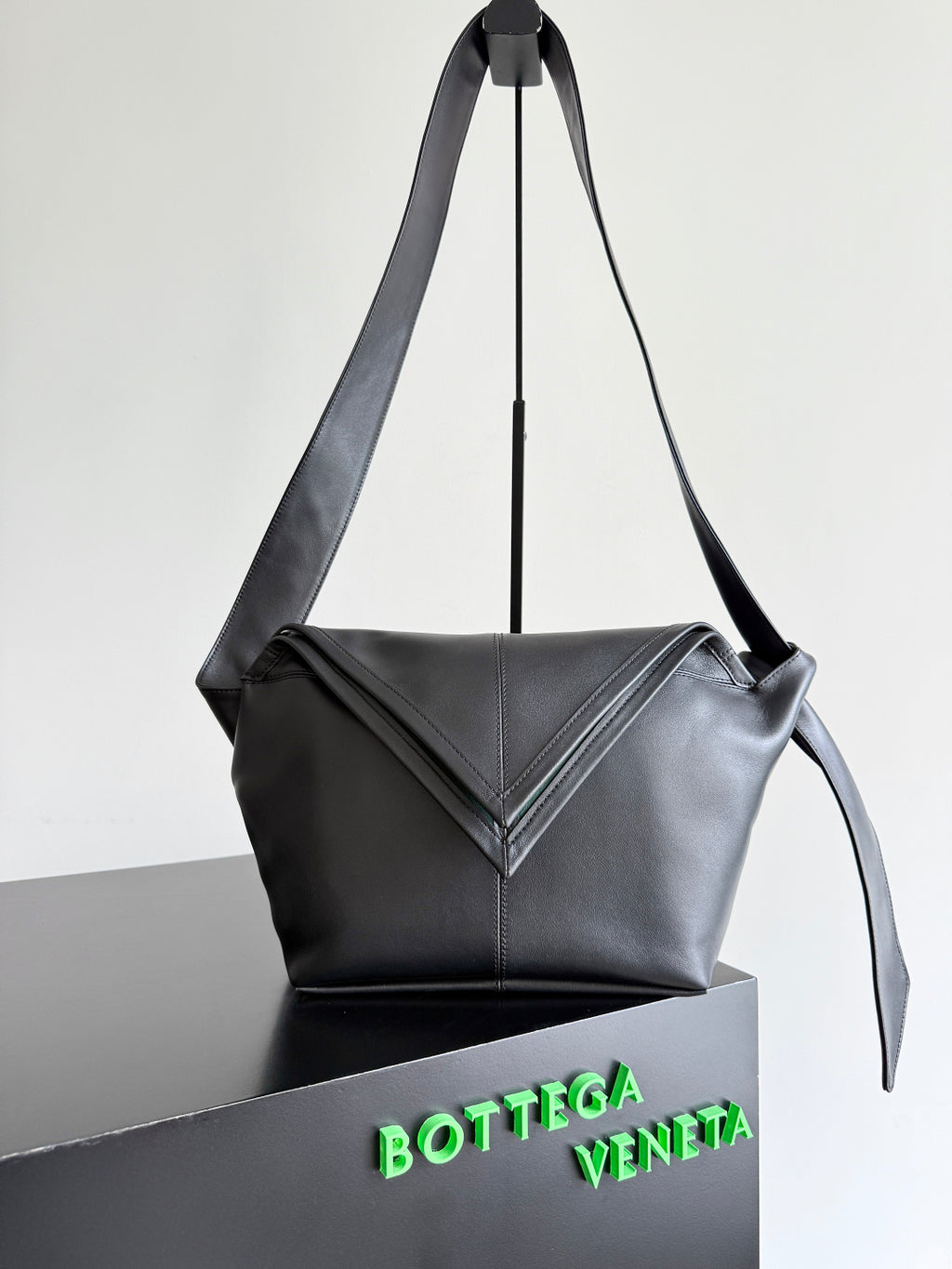 Bottega Veneta 815807 Black Designer Handbag Edition 4