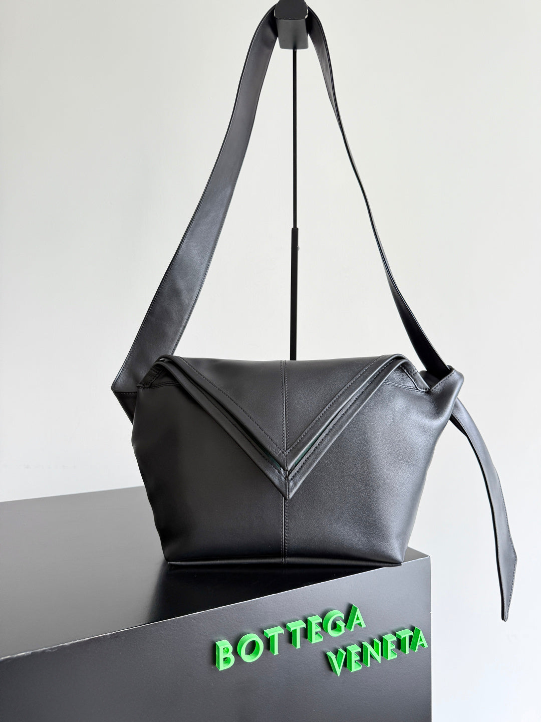 Bottega Veneta 815807 Black Designer Handbag Edition 4
