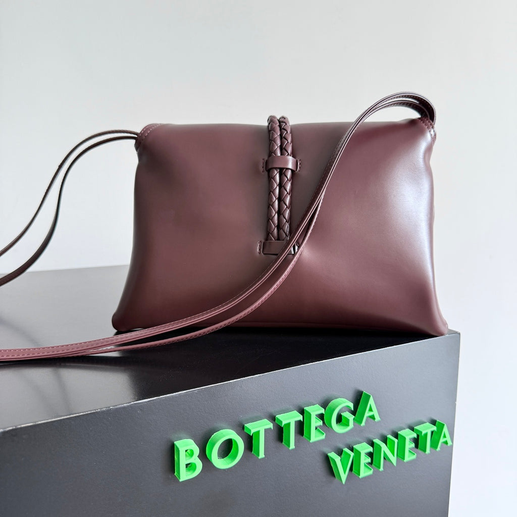 Bottega Veneta 806030 Black & Red Designer Handbag - detail image 3