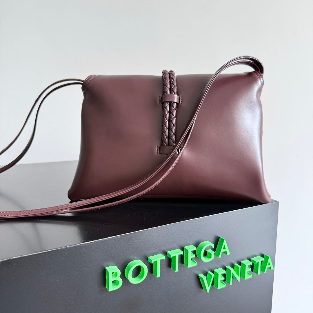 Bottega Veneta 806030 Black & Red Designer Handbag - detail image 3