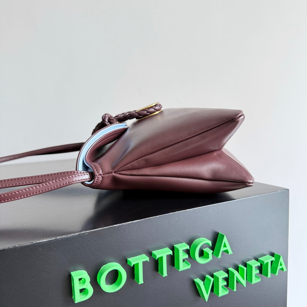 Bottega Veneta 806030 Black & Red Designer Handbag - detail image 2