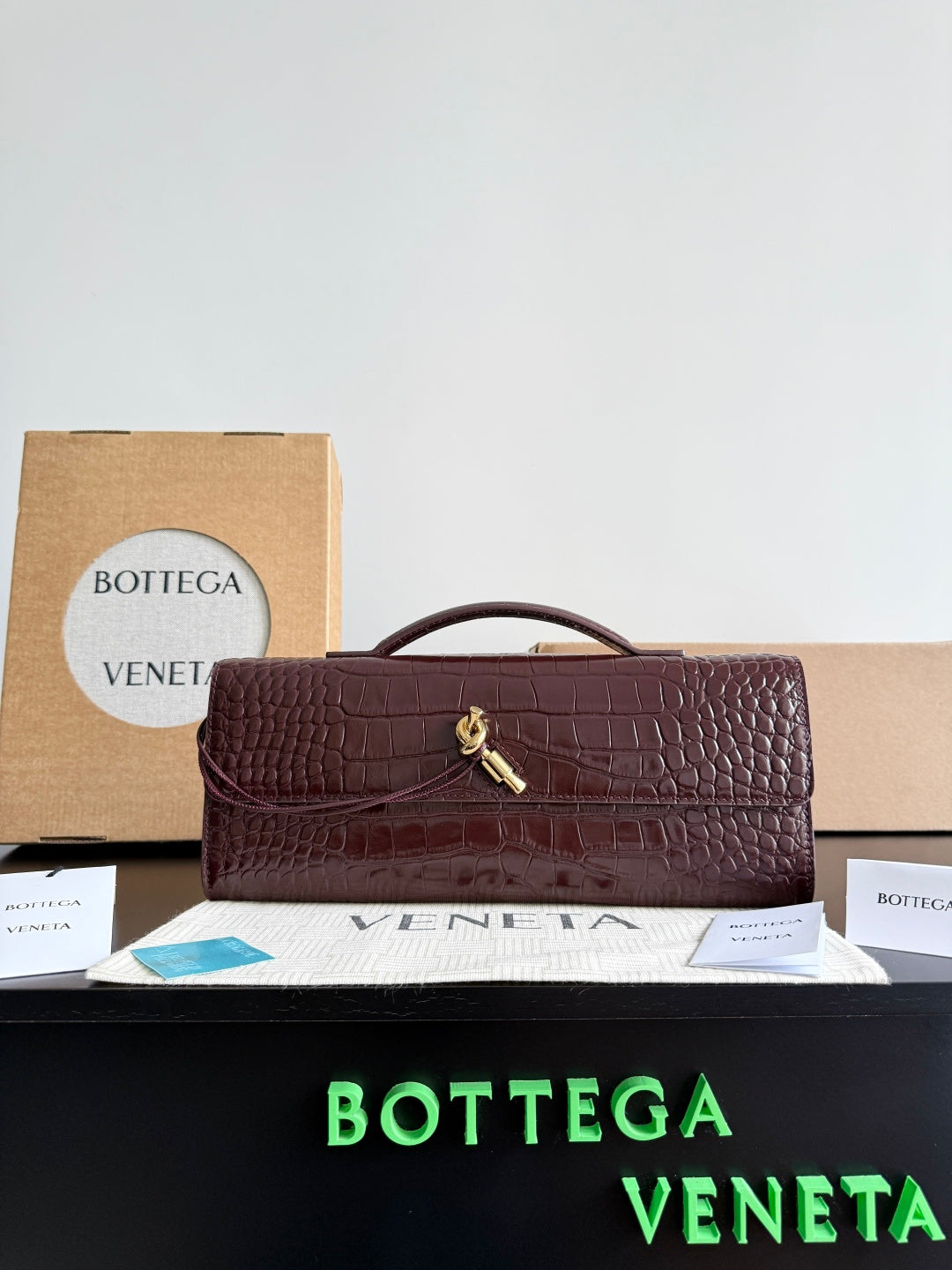 Bottega Veneta Red Designer Handbag Edition 18