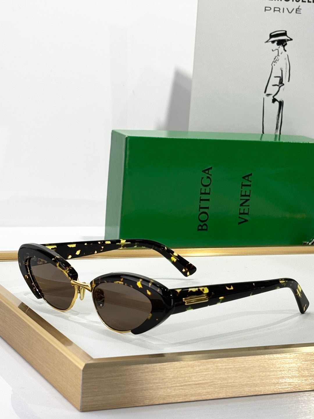 Bottega Veneta BV1387S Green Designer Sunglasses 54-17-140 mm