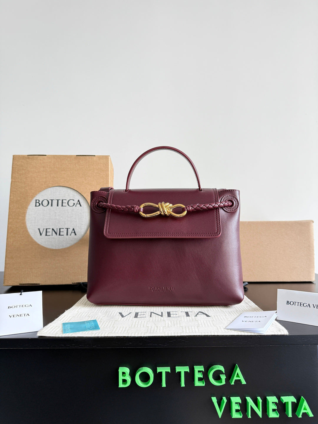 Bottega Veneta Black Designer Handbag Edition 648