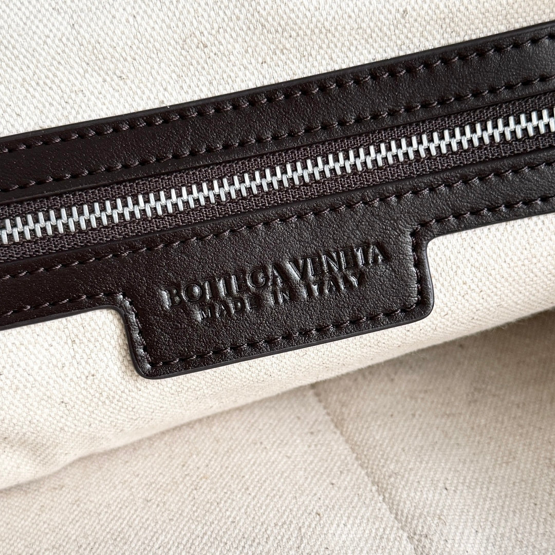 Bottega Veneta 815784 Black Designer Handbag - detail image 8