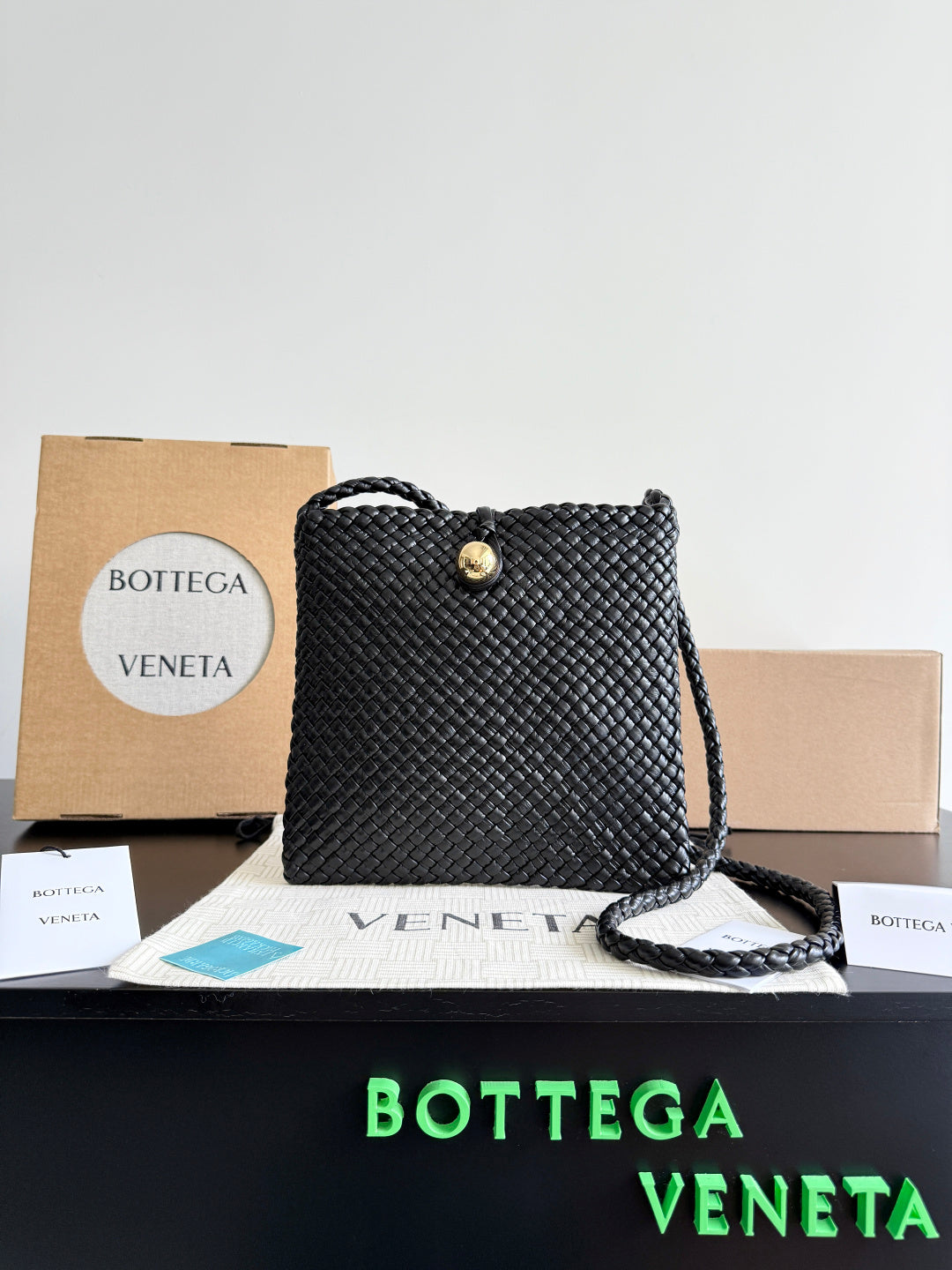 Bottega Veneta Black Designer Handbag Edition 644