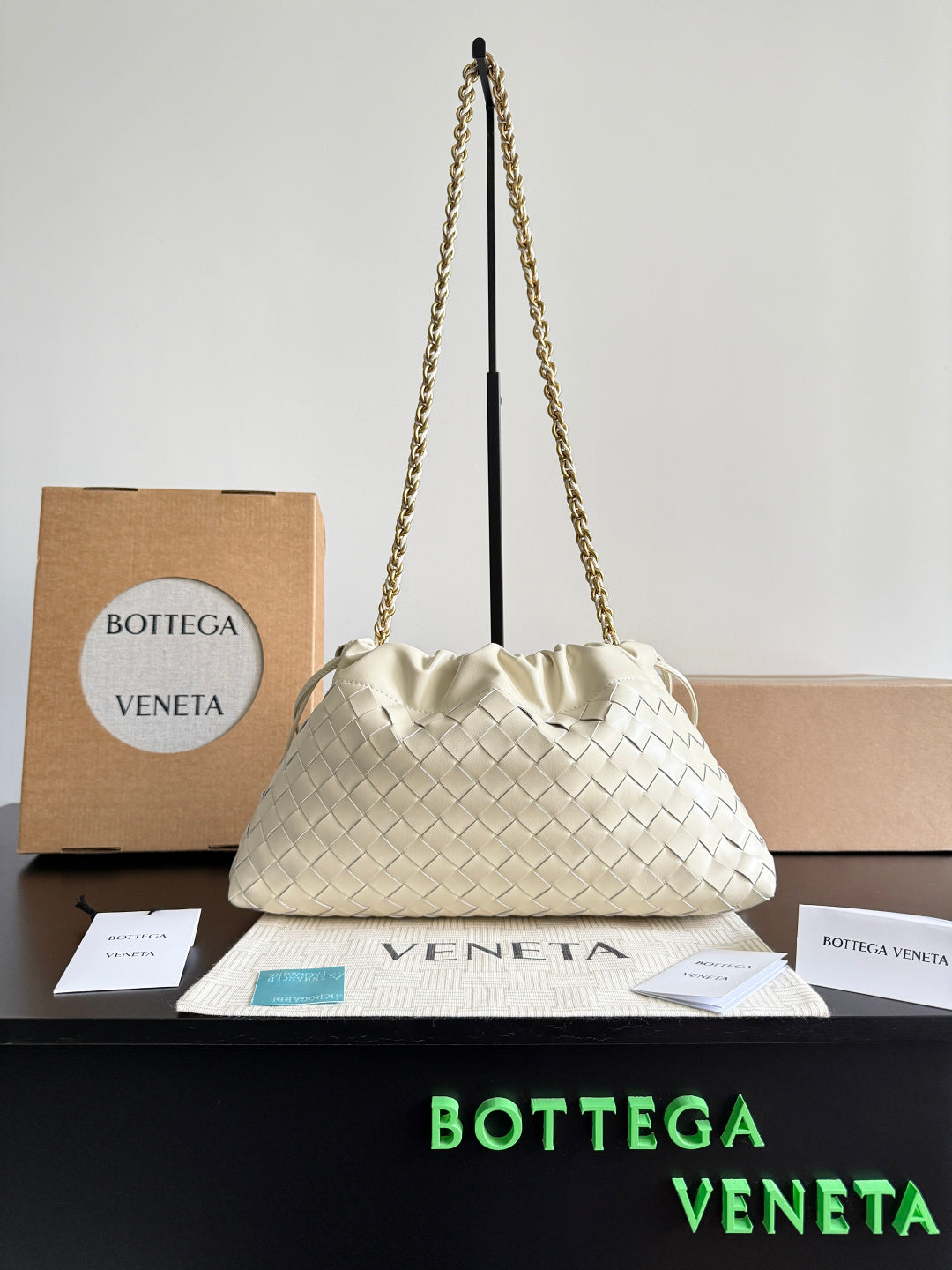 Bottega Veneta White Designer Handbag Edition 19