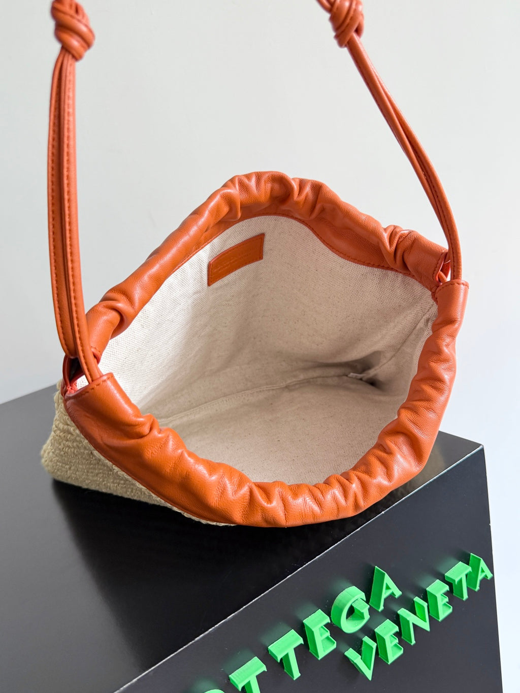 Bottega Veneta 829218 Orange Hobo Bag - detail image 9