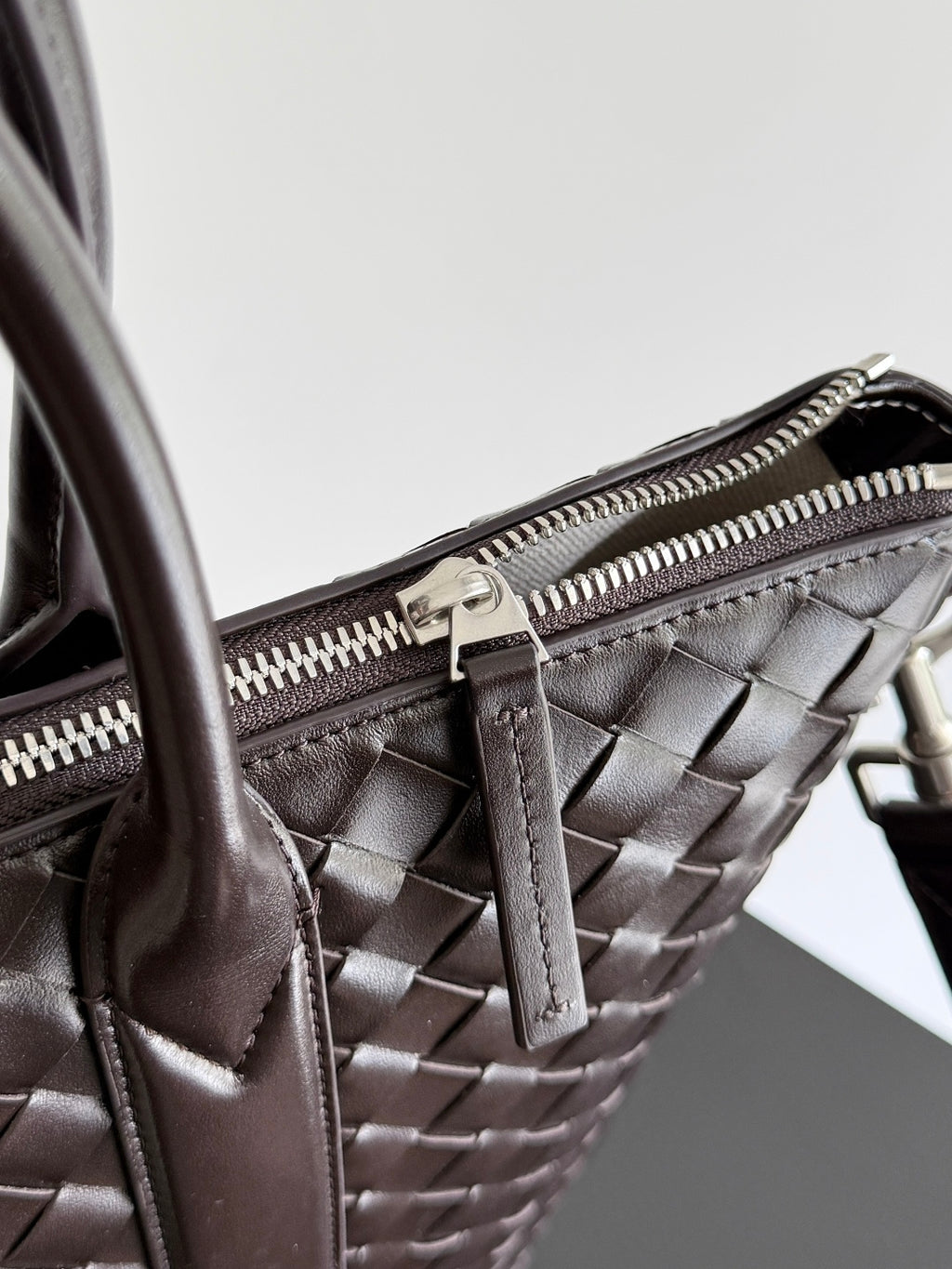 Bottega Veneta 815783 Black Designer Handbag - detail image 6