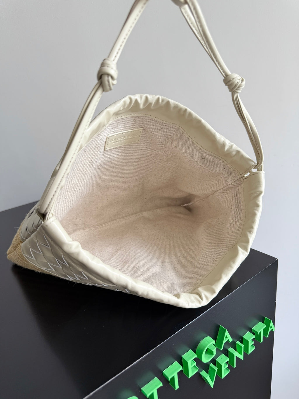Bottega Veneta 839102 Silver Hobo Bag - detail image 9