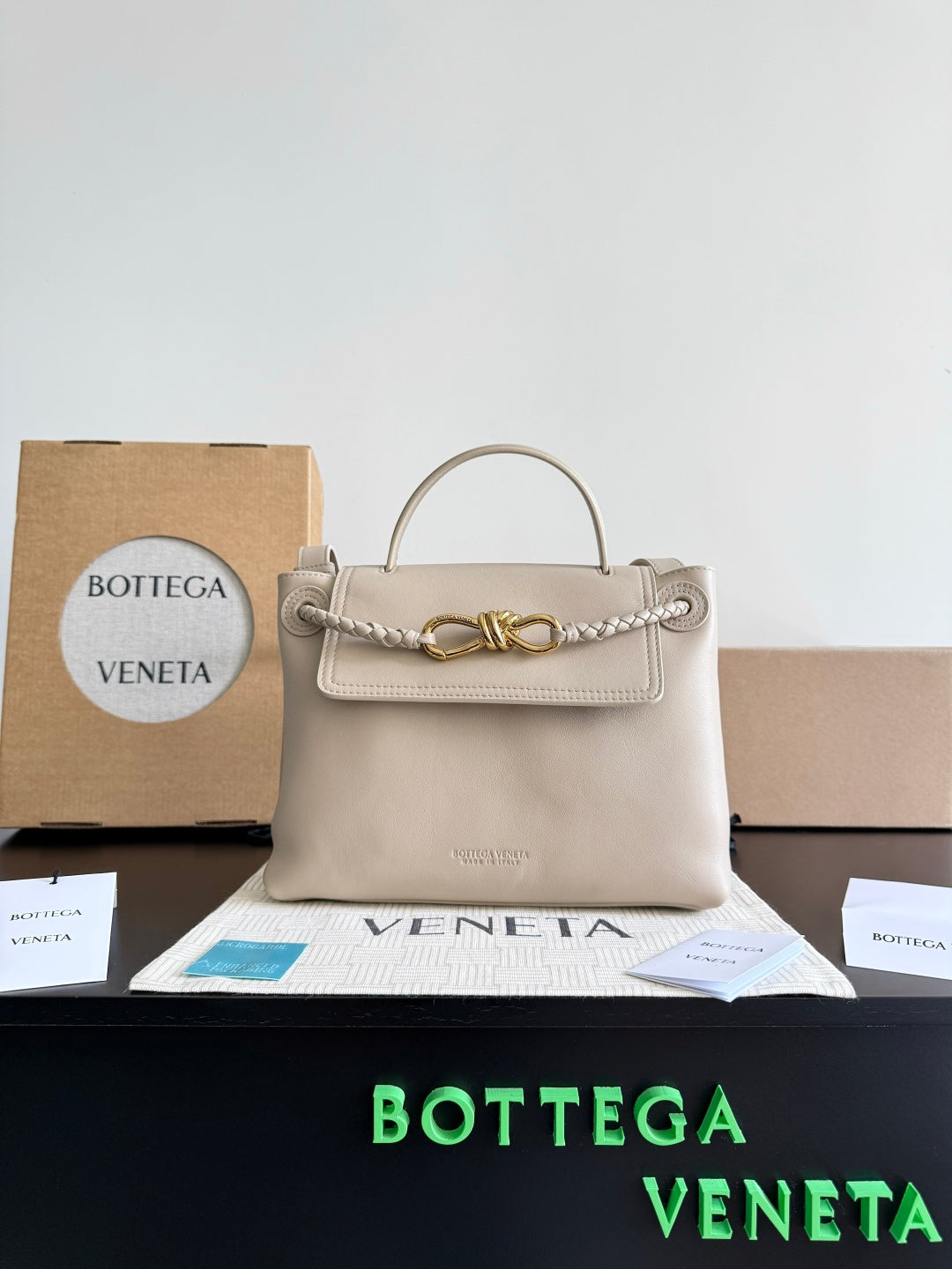 Bottega Veneta Black Designer Handbag Edition 647