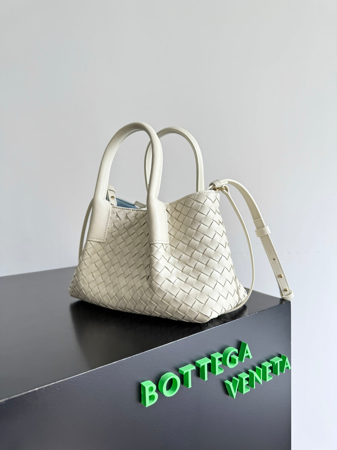 Bottega Veneta 819004 Silver Designer Handbag Edition 2 - detail image 2