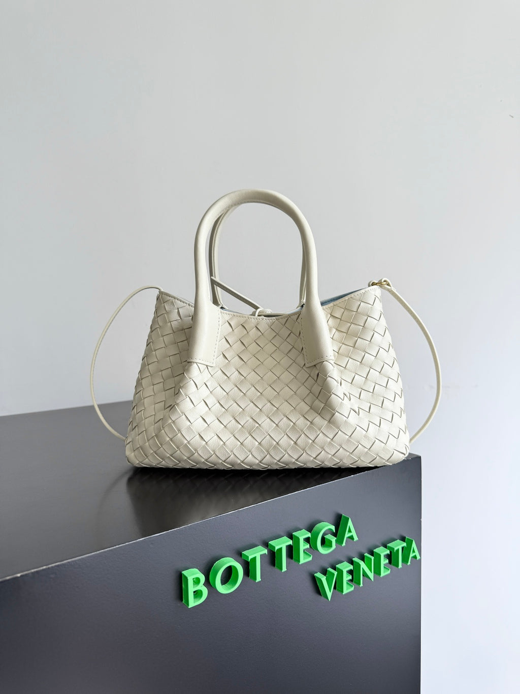 Bottega Veneta 819004 Silver Designer Handbag Edition 2