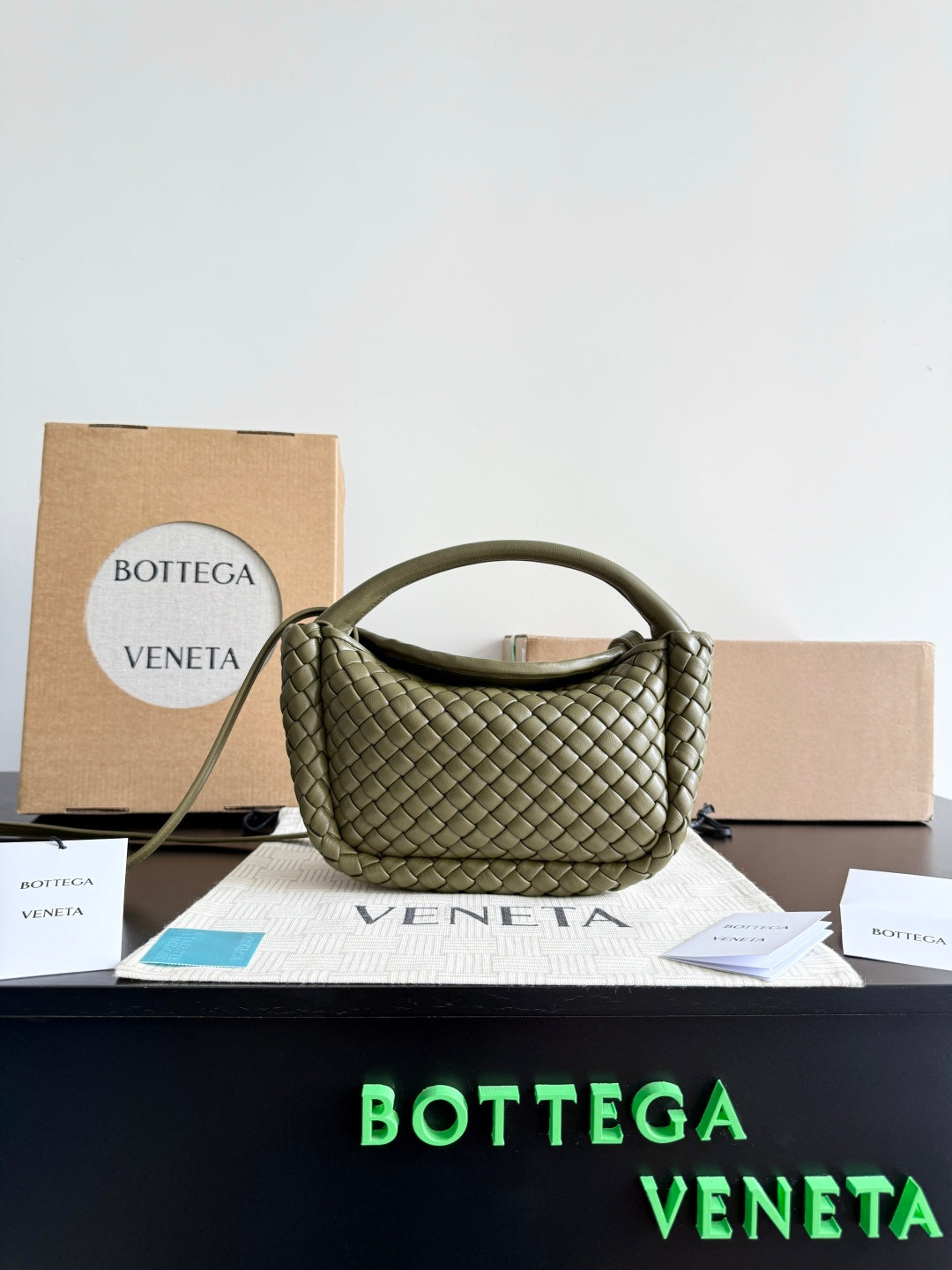 Bottega Veneta Black Designer Handbag Edition 645