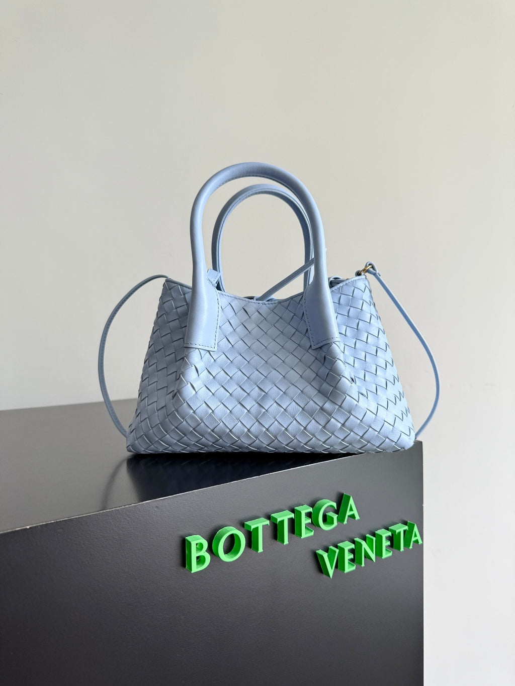 Bottega Veneta 819004 Black Designer Handbag Edition 2