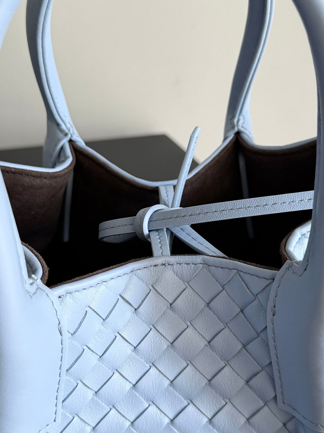 Bottega Veneta 819004 Black Designer Handbag Edition 2 - detail image 4