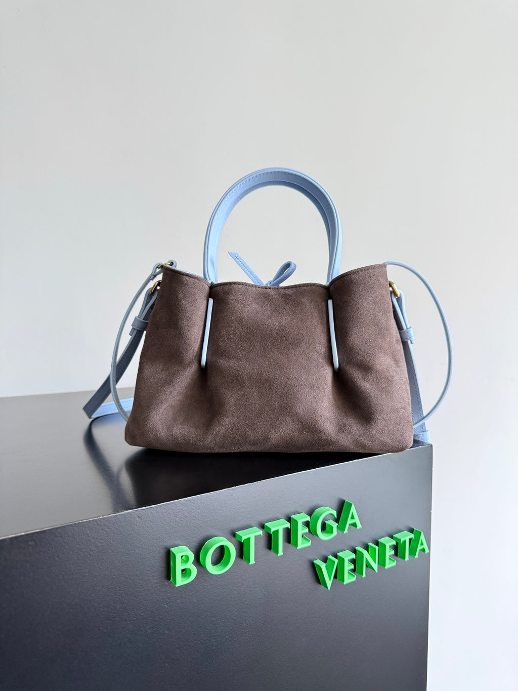 Bottega Veneta 819004 Black Designer Handbag Edition 2 - detail image 3