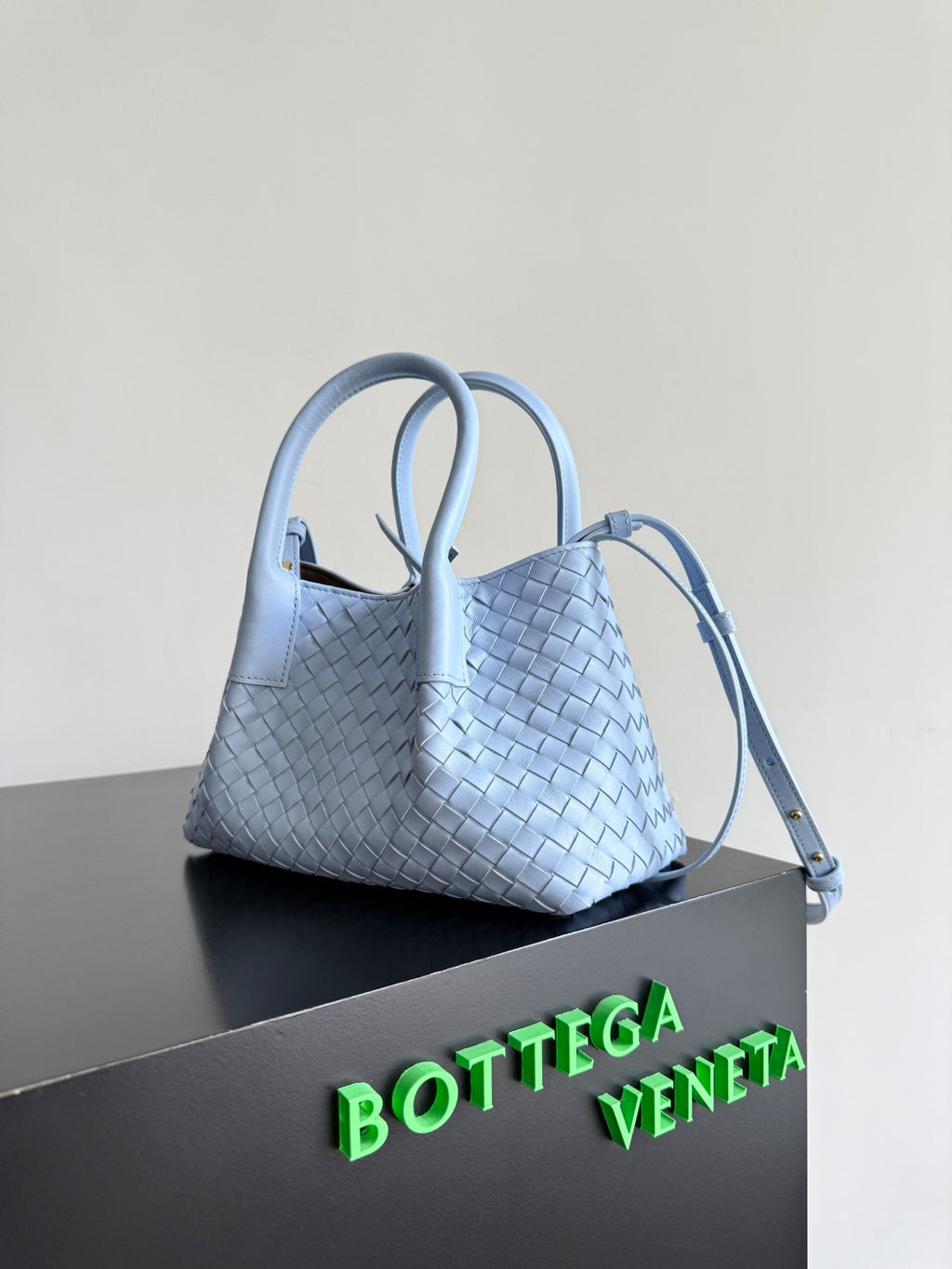 Bottega Veneta 819004 Black Designer Handbag Edition 2 - detail image 2