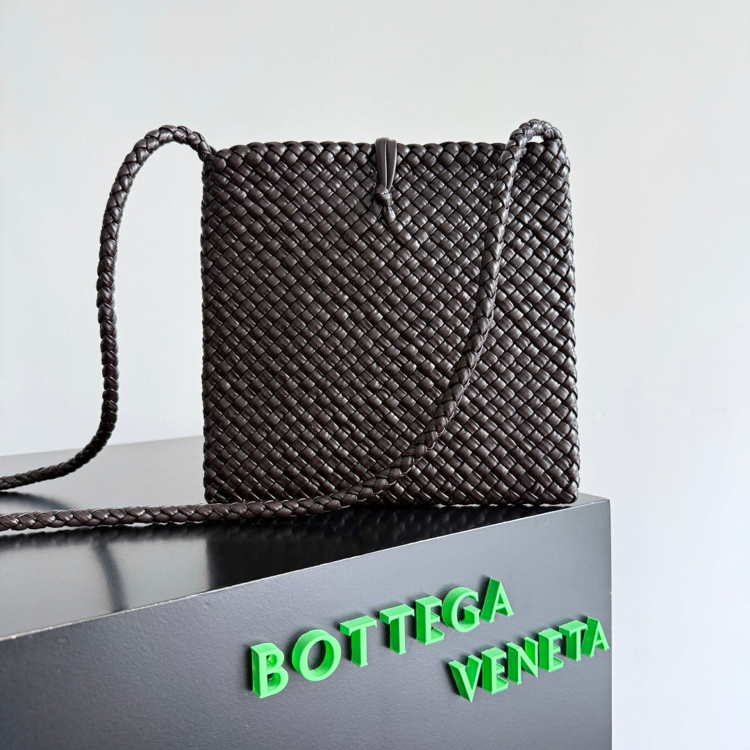 Bottega Veneta 777680 Black Designer Handbag - detail image 3