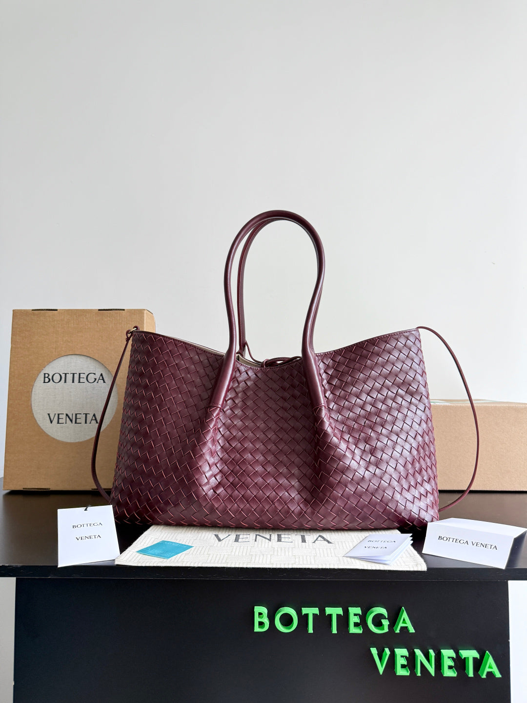 Bottega Veneta Black Designer Handbag Edition 636