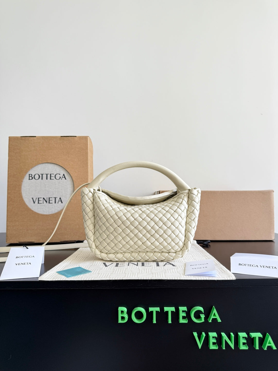 Bottega Veneta Black Designer Handbag Edition 634
