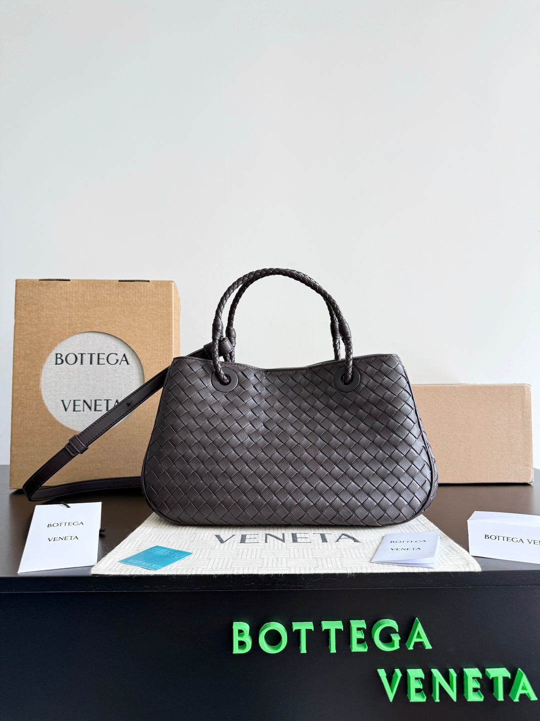 Bottega Veneta Black Designer Handbag Edition 620