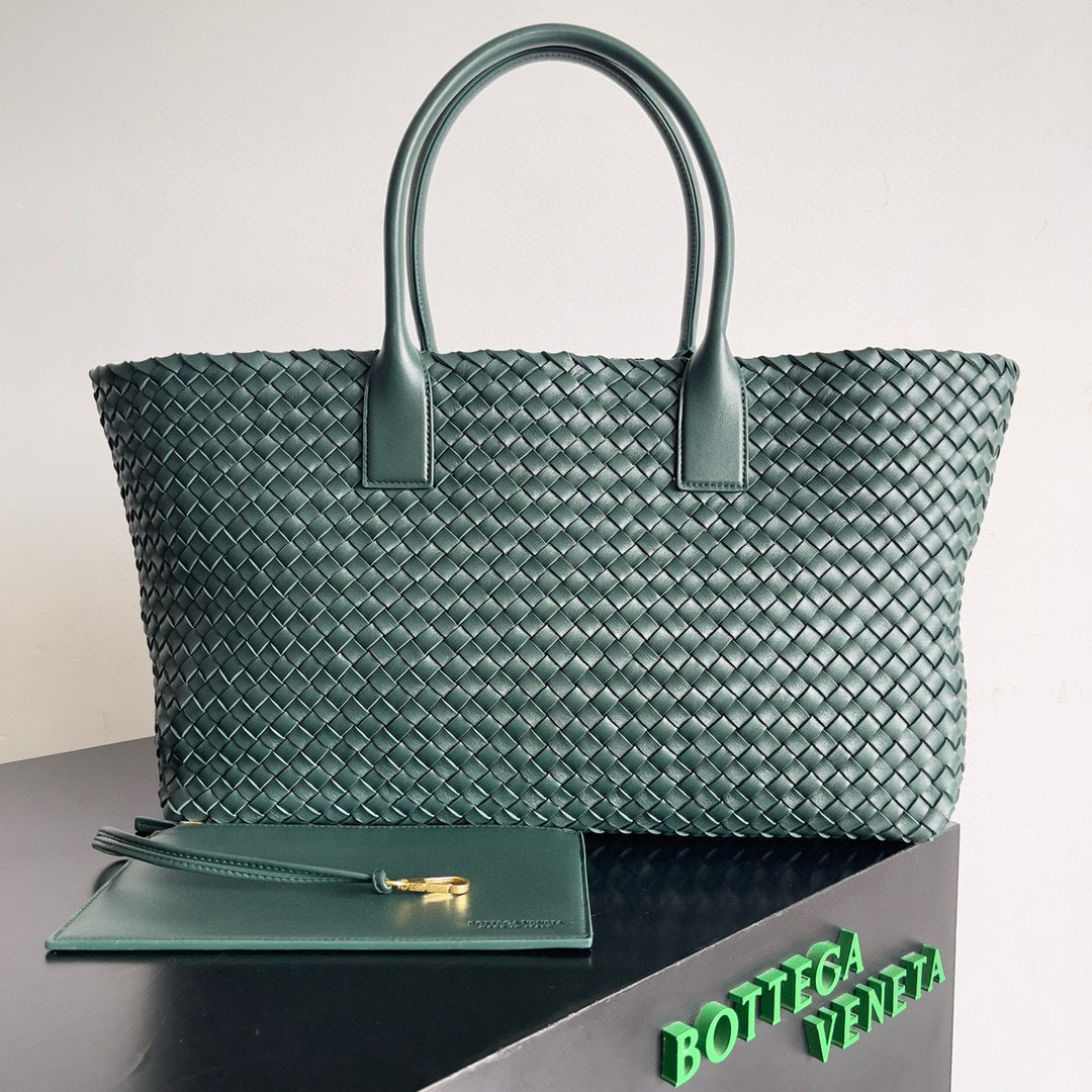 Bottega Veneta Black Designer Handbag Edition 638