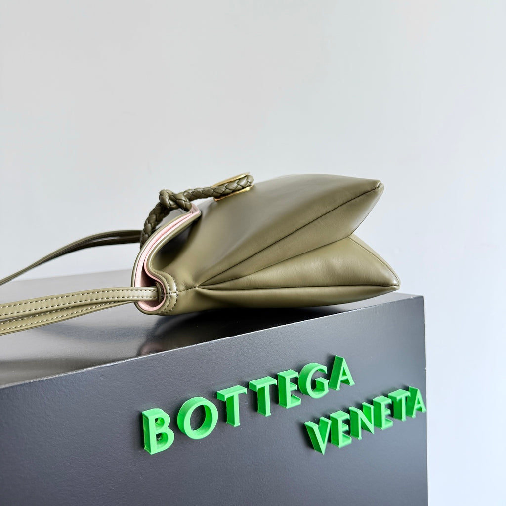 Bottega Veneta 806030 Olive Green Designer Handbag - detail image 2