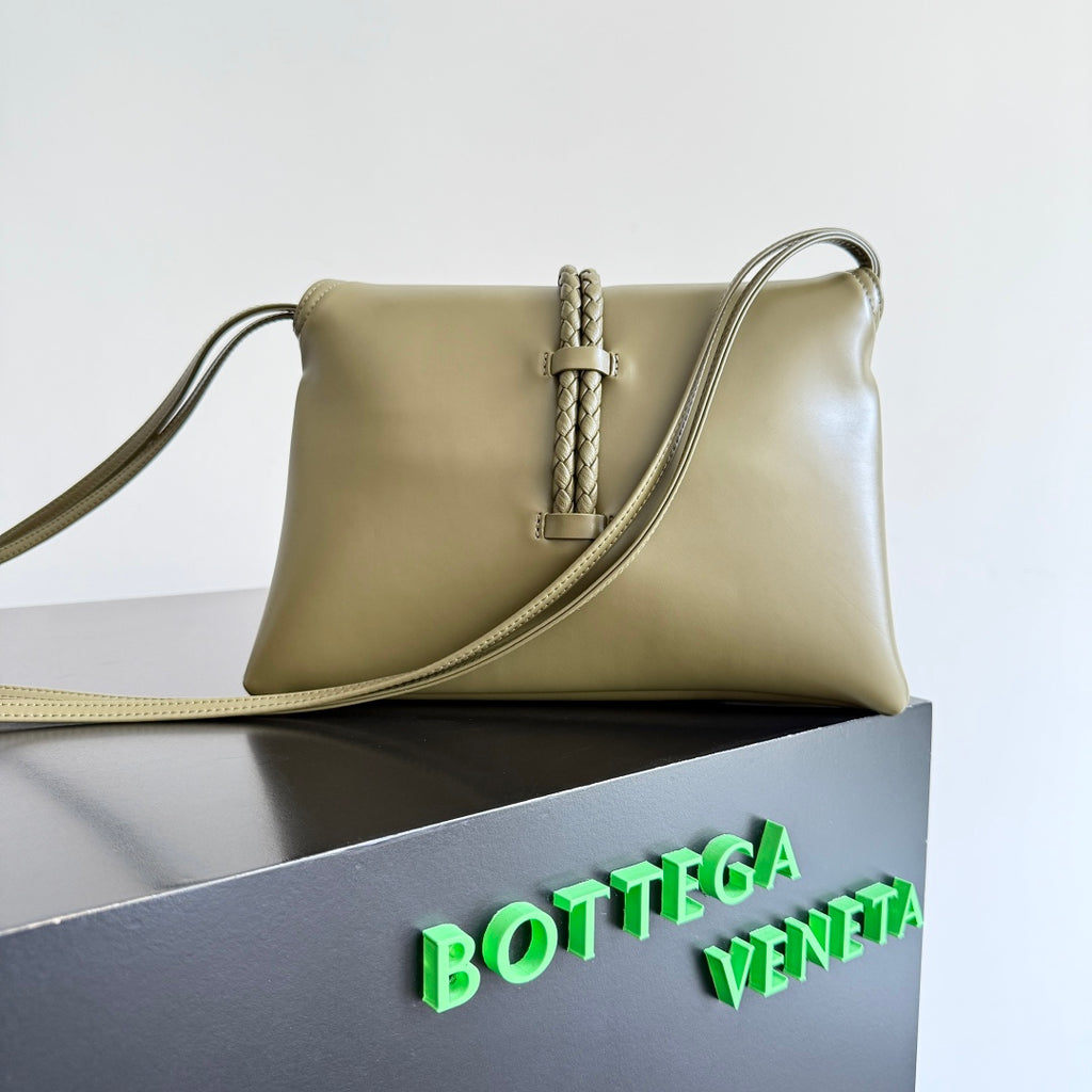 Bottega Veneta 806030 Olive Green Designer Handbag - detail image 3