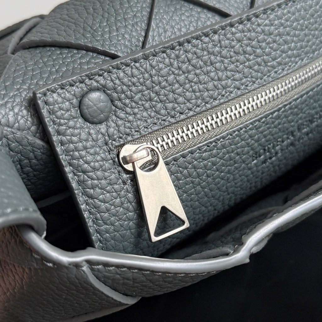 Bottega Veneta 795637 Black Designer Handbag Edition 4 - detail image 7