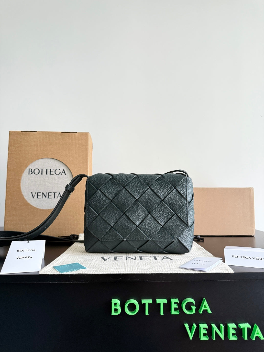 Bottega Veneta Black Designer Handbag Edition 629