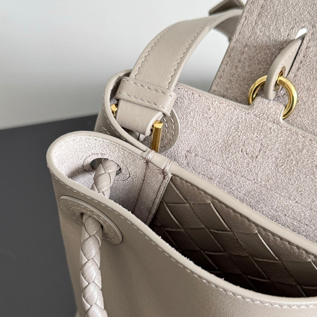 Bottega Veneta Silver Designer Handbag Edition 117 - detail image 3