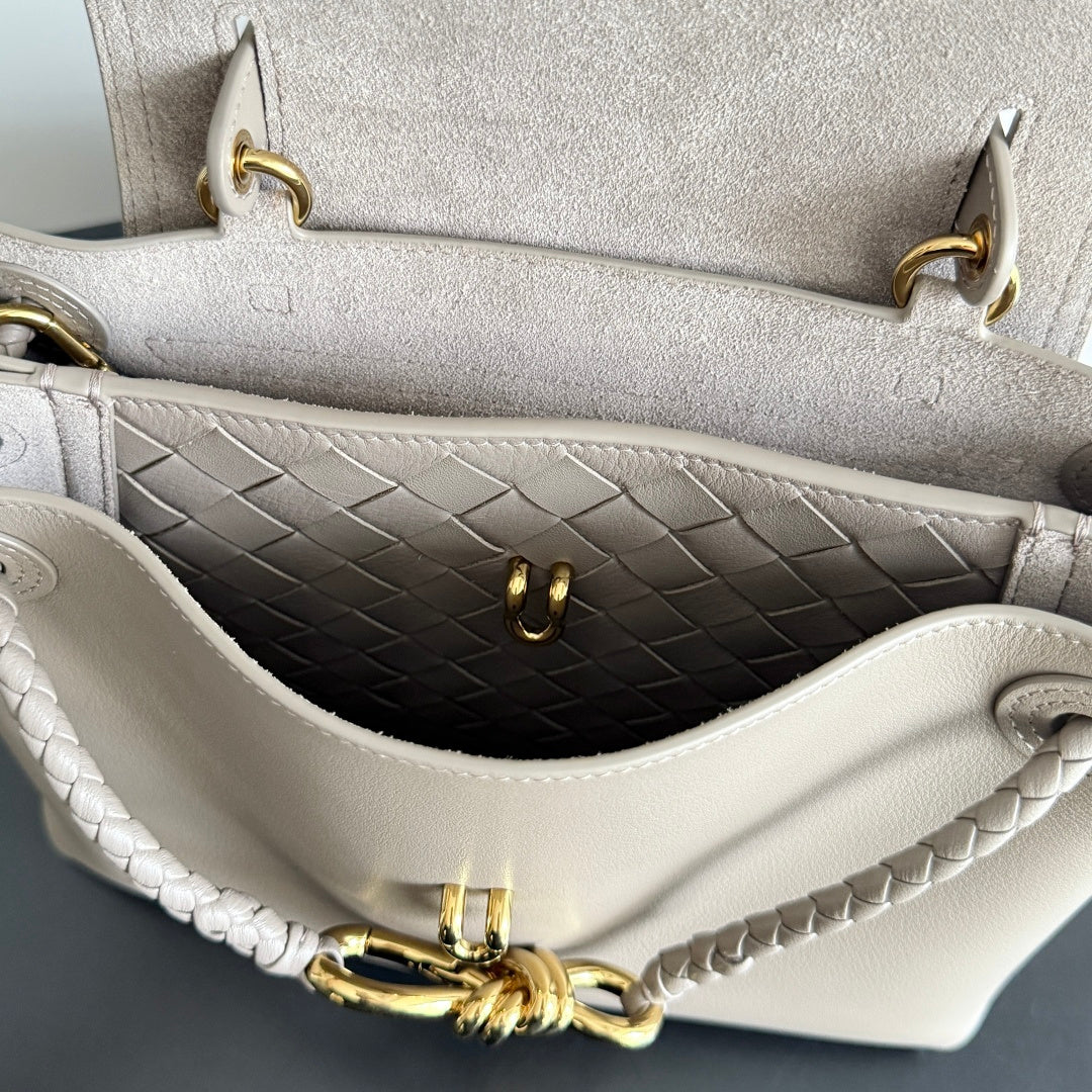 Bottega Veneta Silver Designer Handbag Edition 117 - detail image 6