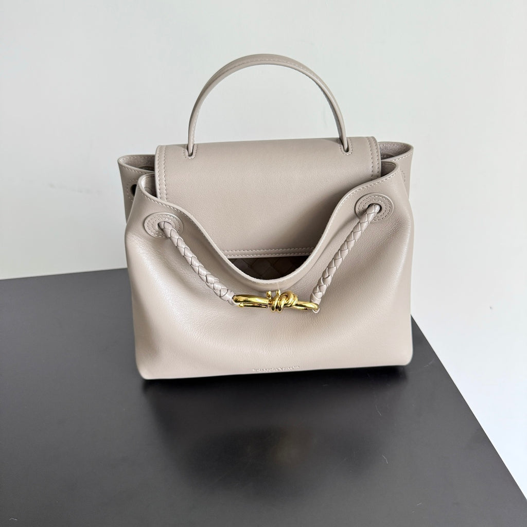 Bottega Veneta Silver Designer Handbag Edition 117 - detail image 2