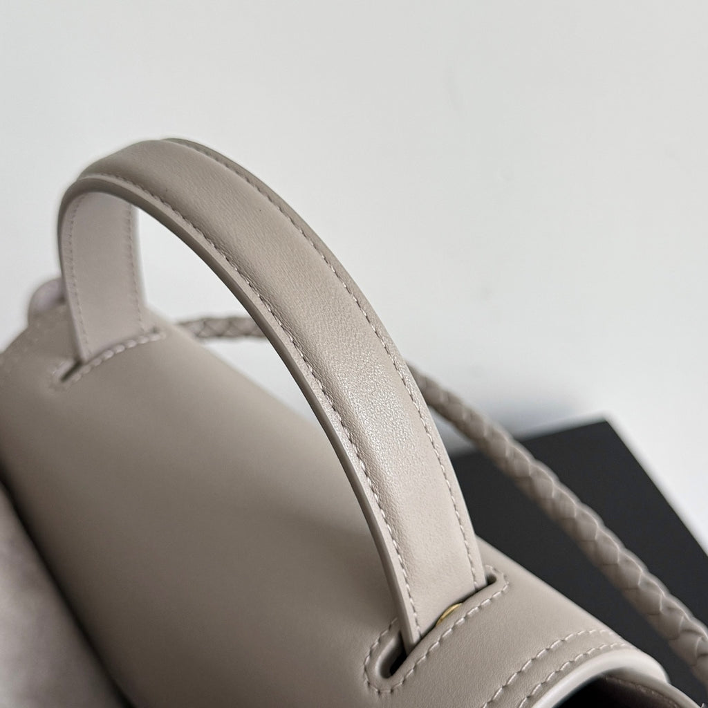 Bottega Veneta Silver Designer Handbag Edition 117 - detail image 7