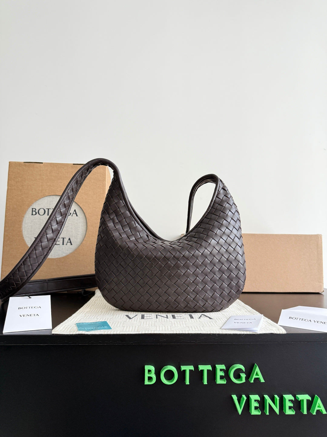 Bottega Veneta Black Designer Handbag Edition 685