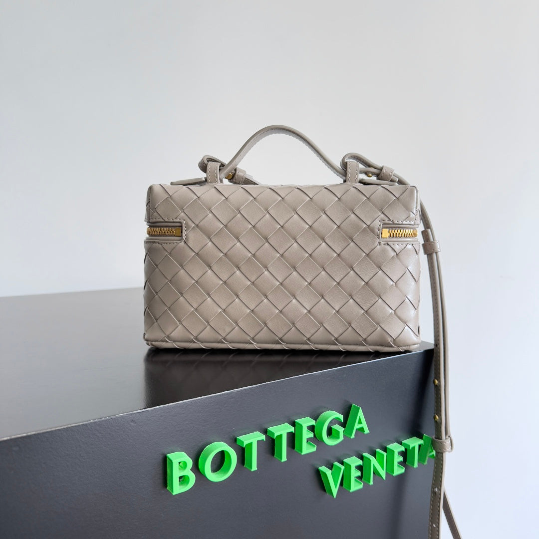 Bottega Veneta 789109 Gray Designer Handbag Edition 5 - detail image 2