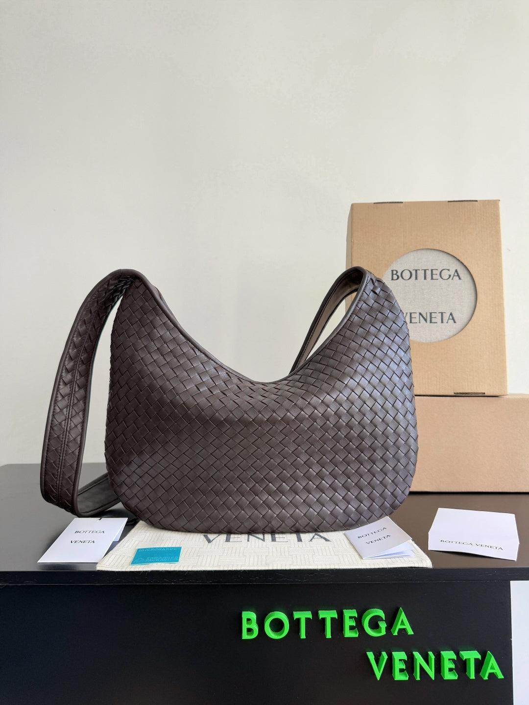 Bottega Veneta Brown Designer Handbag Edition 67