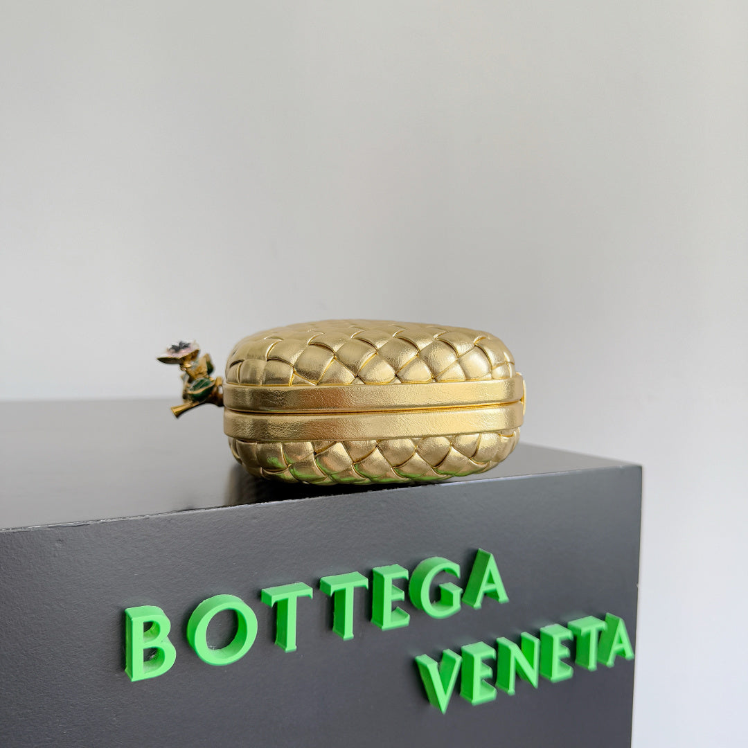 Bottega Veneta 826183 Gold Designer Handbag - detail image 3