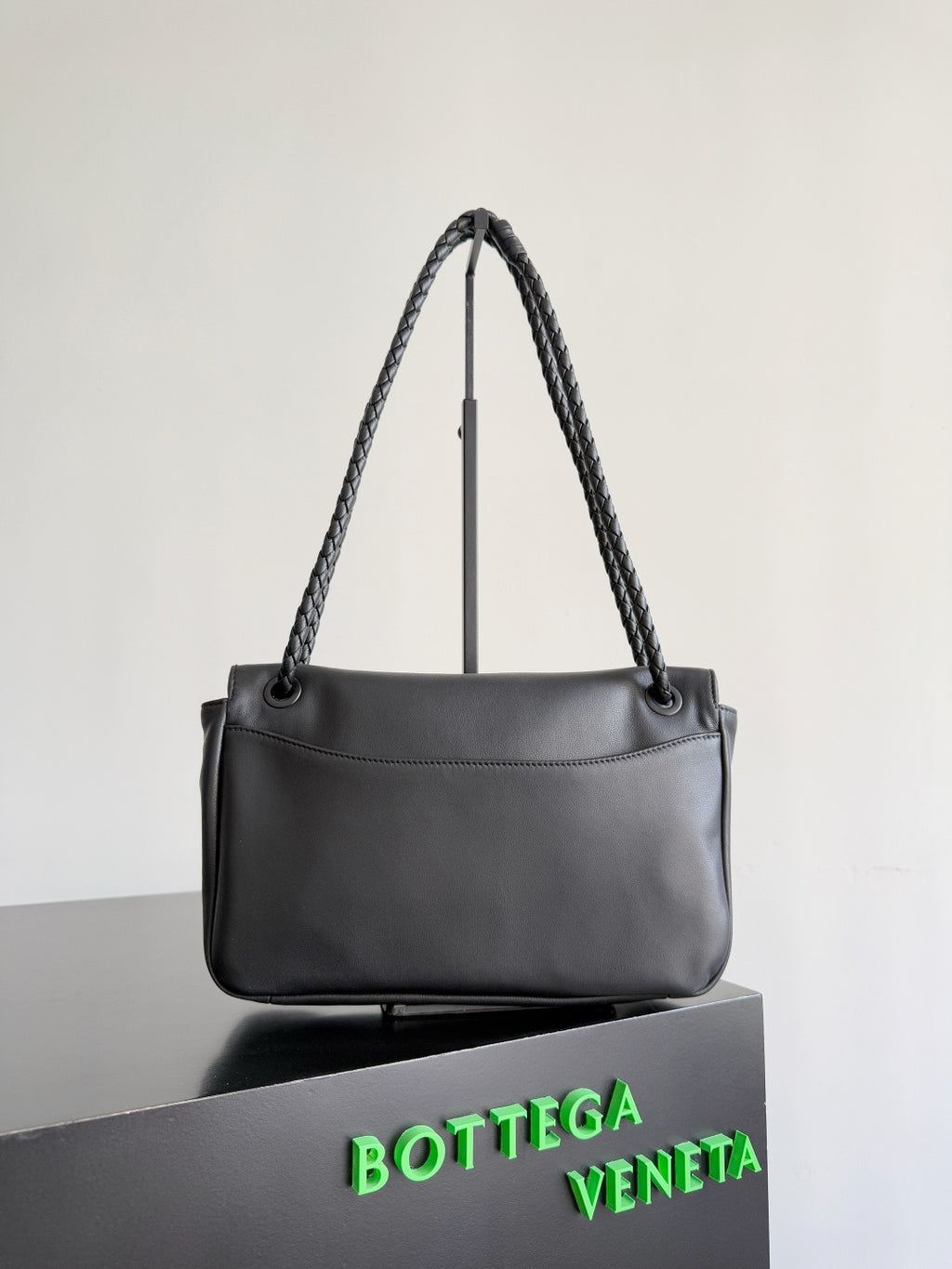 Bottega Veneta 836296 Black Designer Handbag - detail image 3