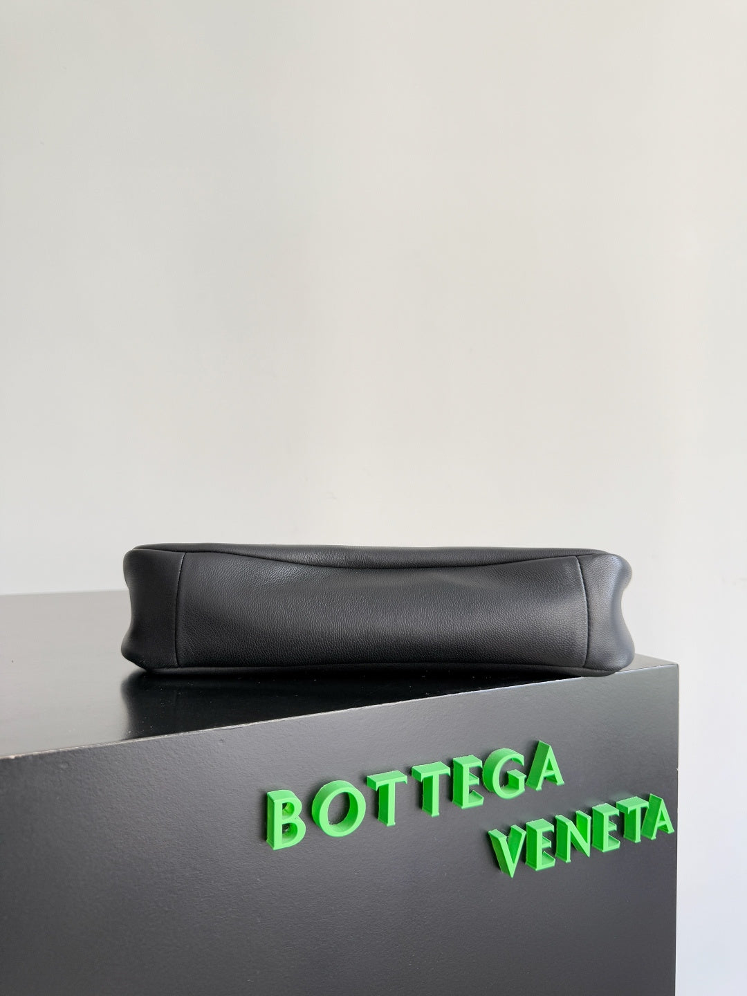 Bottega Veneta 836296 Black Designer Handbag - detail image 5