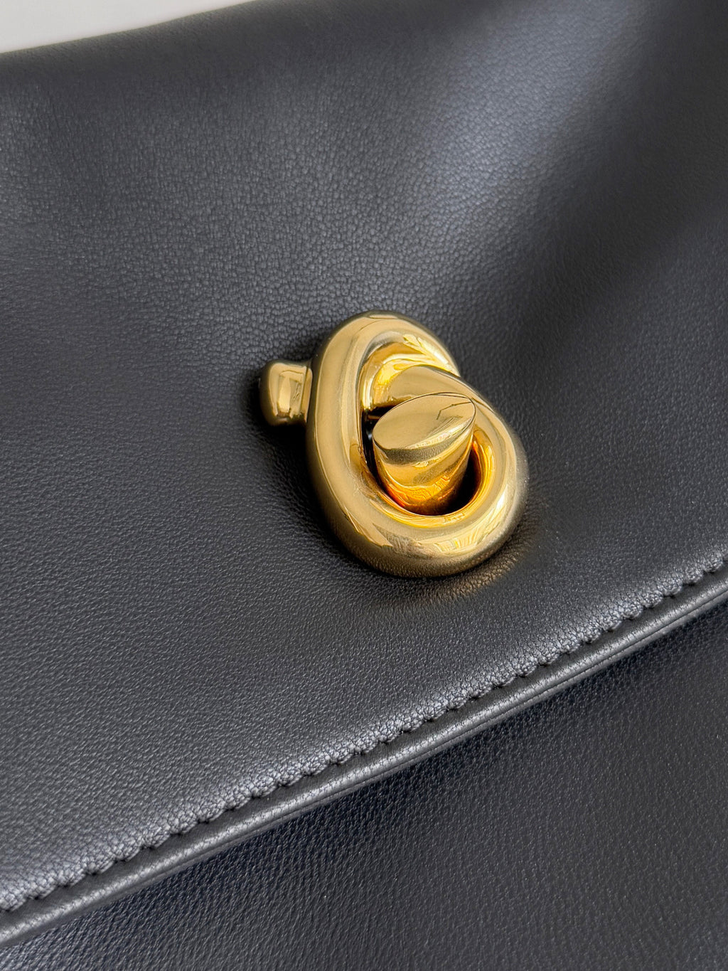 Bottega Veneta 836296 Black Designer Handbag - detail image 4