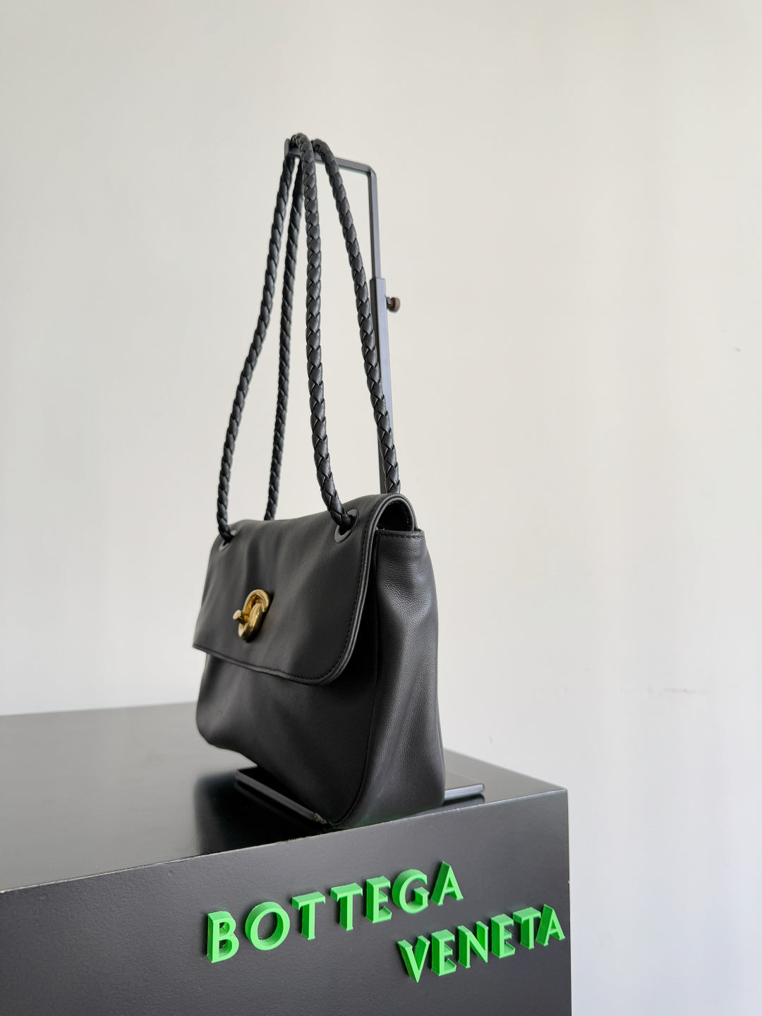 Bottega Veneta 836296 Black Designer Handbag - detail image 2