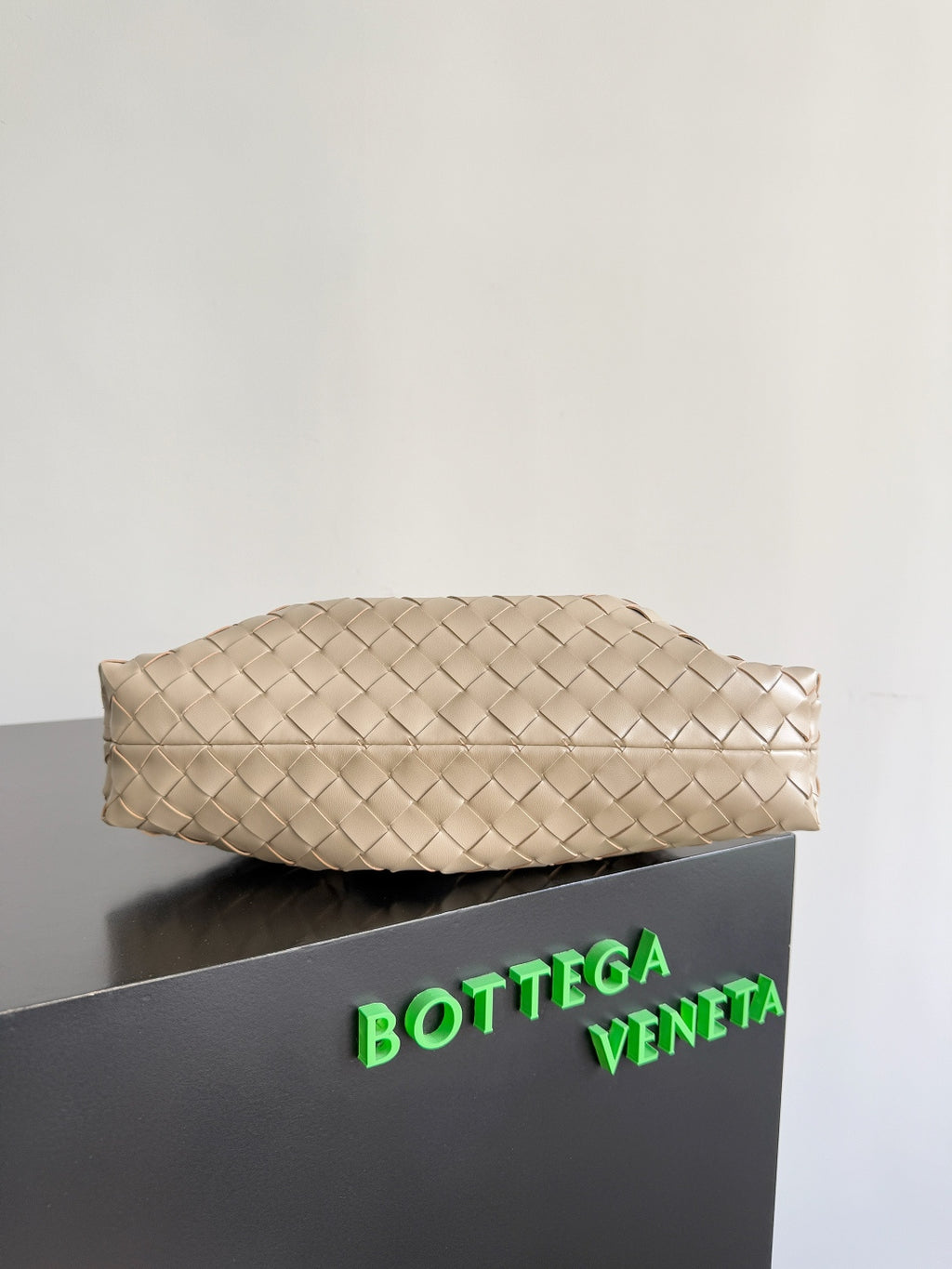 Bottega Veneta 839394 Silver Hobo Bag - detail image 4