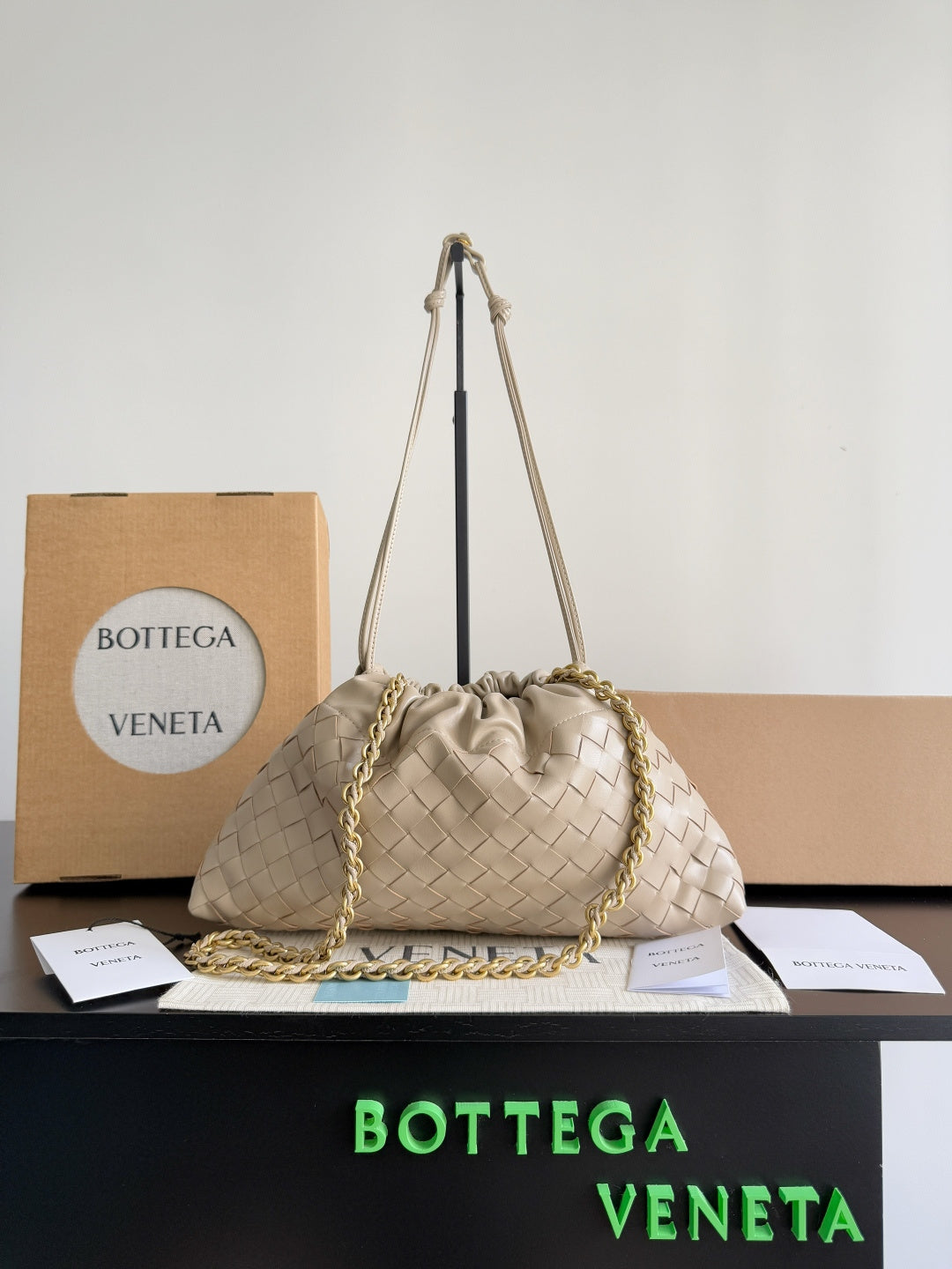 Bottega Veneta Black Designer Handbag Edition 682
