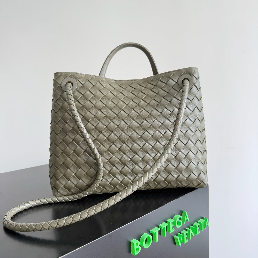 Bottega Veneta 743572 Black Designer Handbag - detail image 3