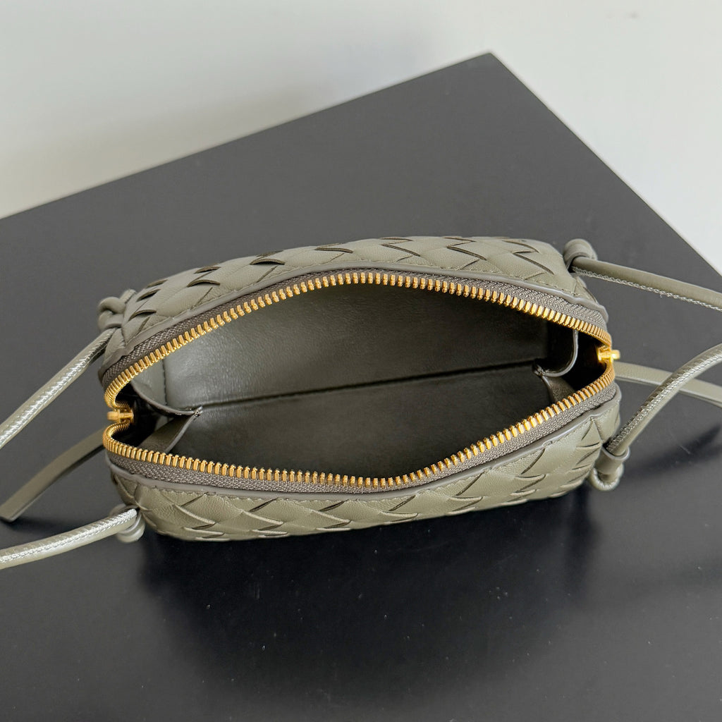 Bottega Veneta 794258 Silver Pouch Bag Edition 3 - detail image 9