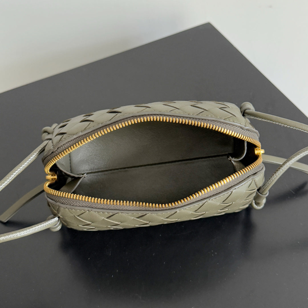 Bottega Veneta 794258 Silver Pouch Bag Edition 3 - detail image 9