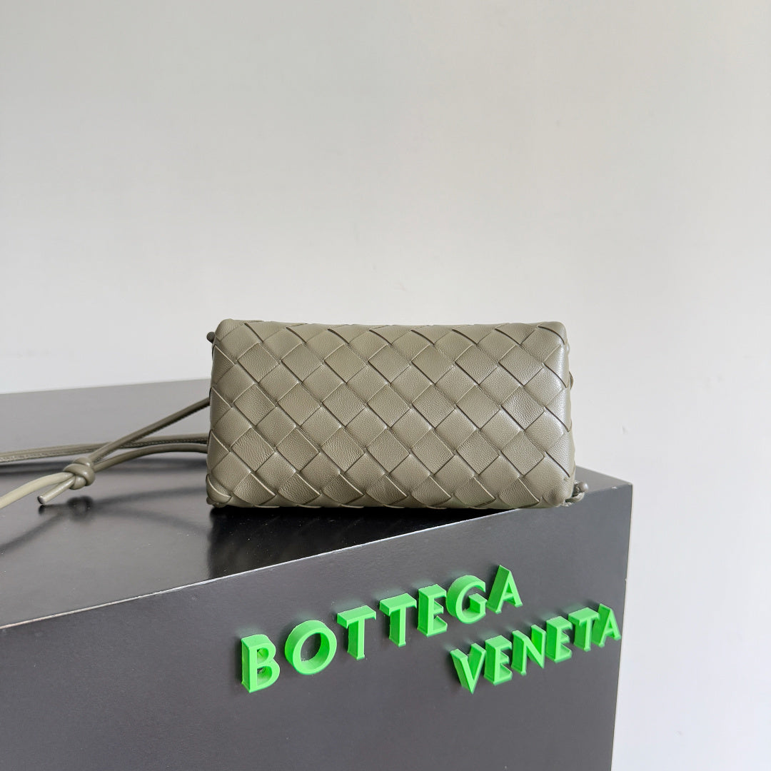 Bottega Veneta 794258 Silver Pouch Bag Edition 3 - detail image 3