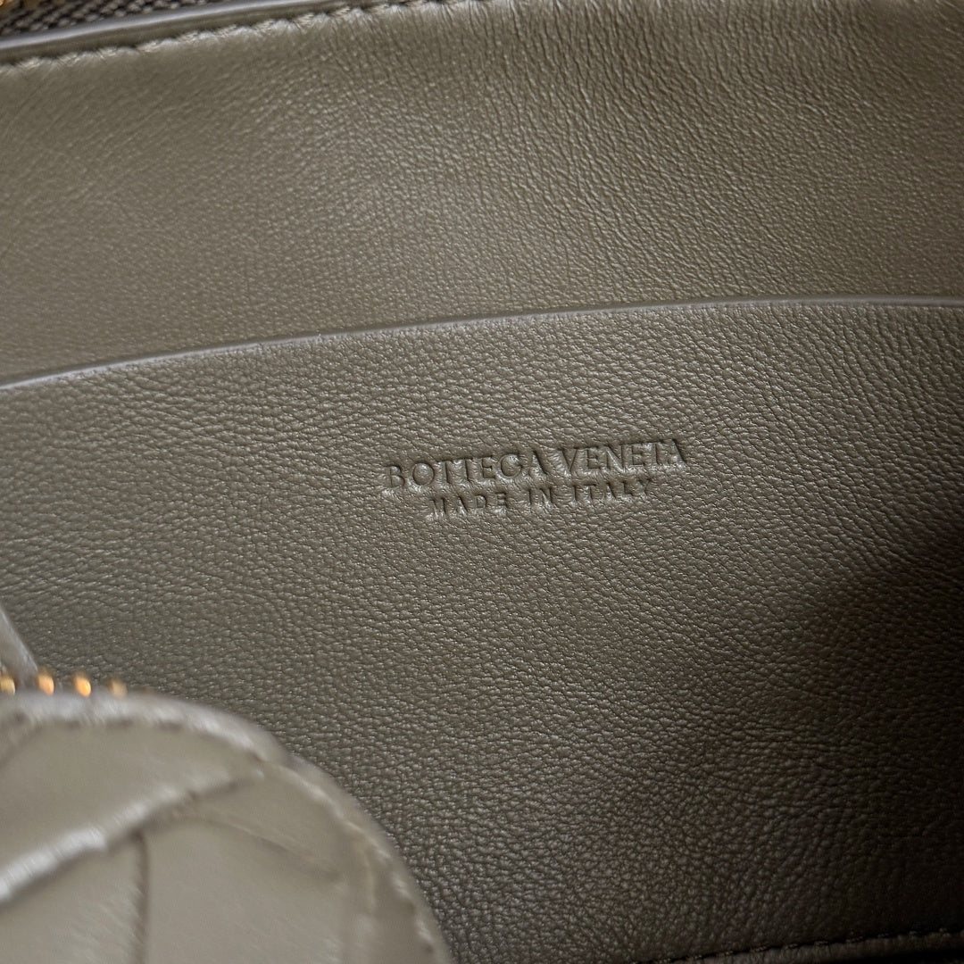 Bottega Veneta 794258 Silver Pouch Bag Edition 3 - detail image 8